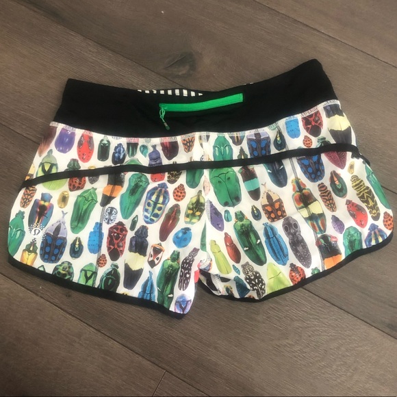 🦄🍋 Lululemon Seawheeze BUGS speed short Sz. 4 - Picture 2 of 10